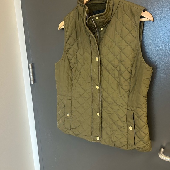 Talbots M petite very good condition barn coat Olive Quilted Vest- equestrian - Picture 12 of 12